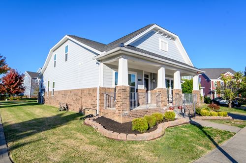 201 Cooper Ledge Cir, Franklin, TN, 37064-1471 | Card Image