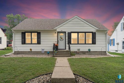 805 5th St Street, Garretson, SD, 57030 | Card Image