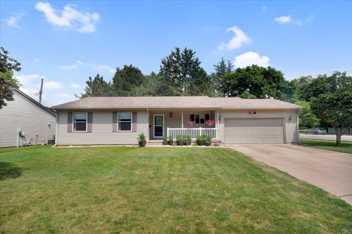 320 Royal Ct, Champaign, IL, 61821-3150 | Card Image