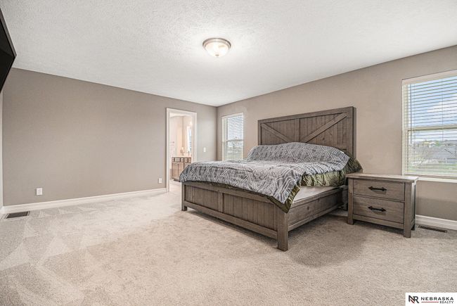 18514 Olive Cir, House other with 4 bedrooms, 4 bathrooms and 3 parking in Omaha NE | Image 17