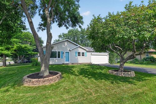 718 Olympic St, SUN PRAIRIE, WI, 53590-2643 | Card Image