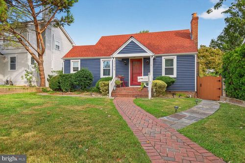 3705 8th St S, ARLINGTON, VA, 22204-1527 | Card Image