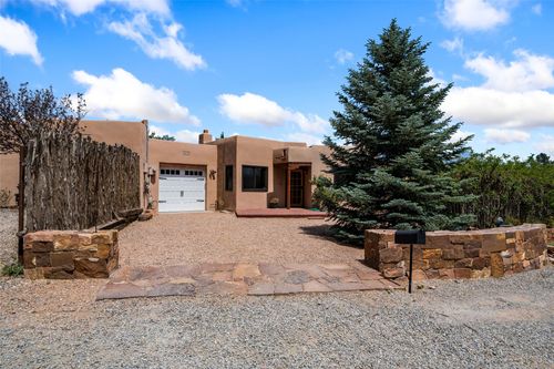 121 Del Rio Dr, Santa Fe, NM, 87501-2398 | Card Image