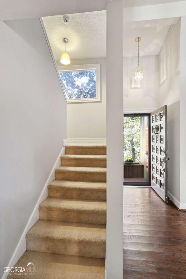 200 N Falcon Blf, House other with 3 bedrooms, 3 bathrooms and 2 parking in Alpharetta GA | Image 7