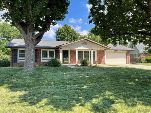 7 Greymore Dr, Chesterfield, MO, 63017-3338 | Card Image
