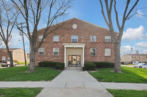 7-3f-4696 Tarryton Ct S, Columbus, OH, 43228-1515 | Card Image