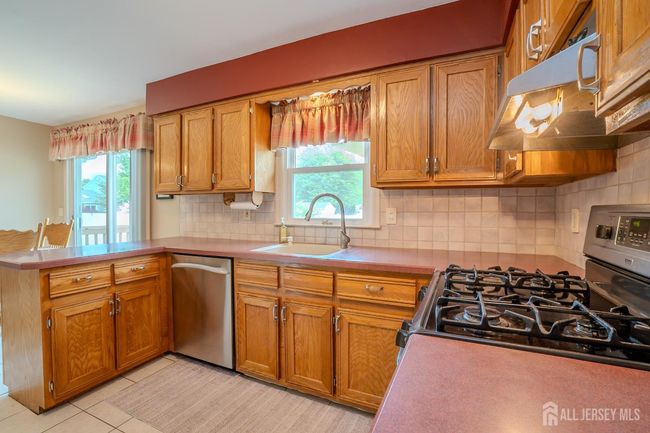 5 Wetherhill Way, House other with 4 bedrooms, 3 bathrooms and null parking in Dayton NJ | Image 36