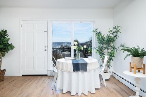 2-1099 Route 9w S, Nyack, NY, 10960-4905 | Card Image