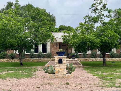 819 Pecan St, Blanco, TX, 78606-2526 | Card Image