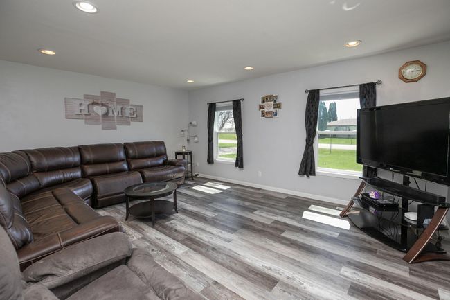 10-web-or-mls-03-Living Room.jpg | Image 10