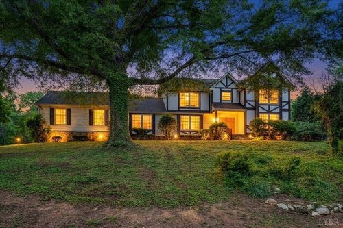 802 Sw Oakwood Drive, Roanoke, VA, 24015 | Card Image