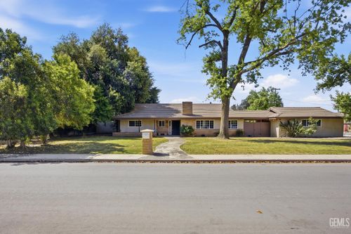 5833 Pembroke Ave, Bakersfield, CA, 93308 | Card Image