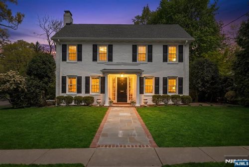 37 Oak St, Tenafly, NJ, 07670-2742 | Card Image