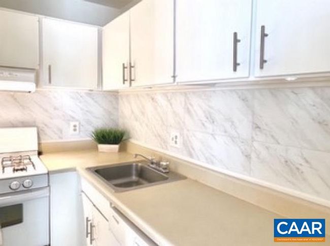 UNIT-10 - 840 Runnel Ct, Condo with 2 bedrooms, 1 bathrooms and null parking in CHARLOTTESVILLE VA | Image 4