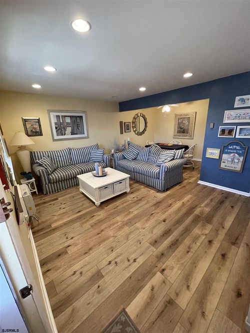 21 S Monroe Ave, MARGATE CITY, NJ, 08402-2244 | Card Image