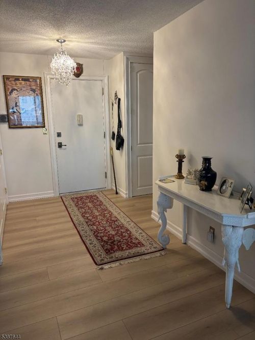 apt-7fw-2 Claridge Dr, Verona, NJ, 07044-5049 | Card Image