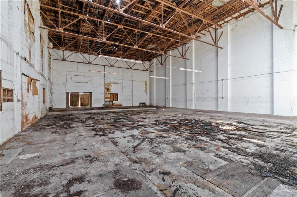Commercial Sale in Mercedes 4