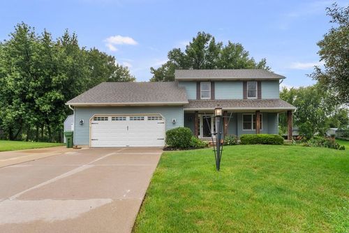 105 Shawnee Cir, Eldridge, IA, 52748-9523 | Card Image