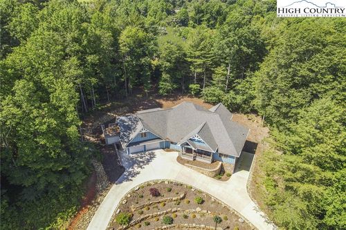 225 Henrys Glen Dr, Morganton, NC, 28655-5358 | Card Image