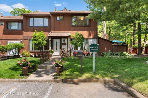 100 Belmar Dr W, Staten Island, NY, 10314-5947 | Card Image