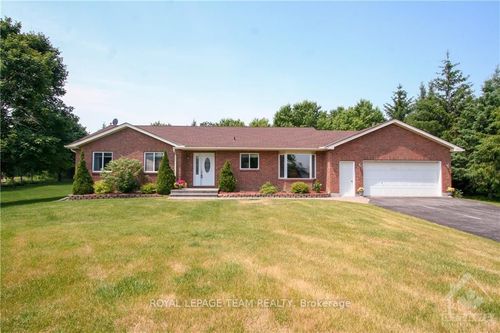 1332 Old Carriage Lane, Winchester, ON, K0C2K0 | Card Image