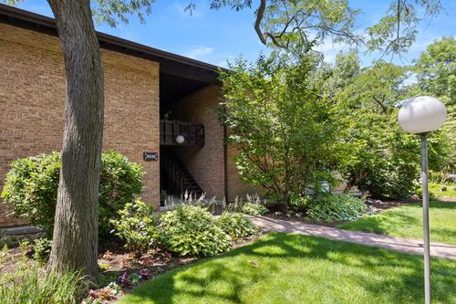 2d-5535 E Lake Dr, Lisle, IL, 60532-2690 | Card Image