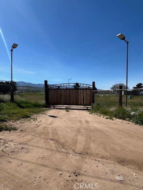 6677 Snow Line Dr, Phelan, CA, 92371-8219 | Card Image