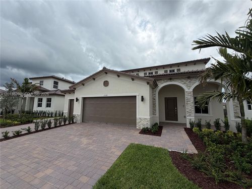 2384-2384 Se 29th Dr, Homestead, FL, 33035-2022 | Card Image