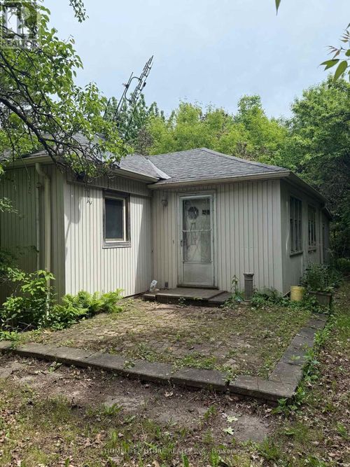 31 Maple Bush Avenue, Toronto (Humberlea-Pelmo Park), ON, M1N1S7 | Card Image
