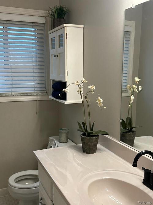 16317 Terrace Dr, Roseville, MI, 48066-2028 | Card Image