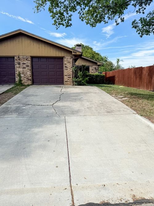 300 Gardenview St, Denton, TX, 76207-7625 | Card Image
