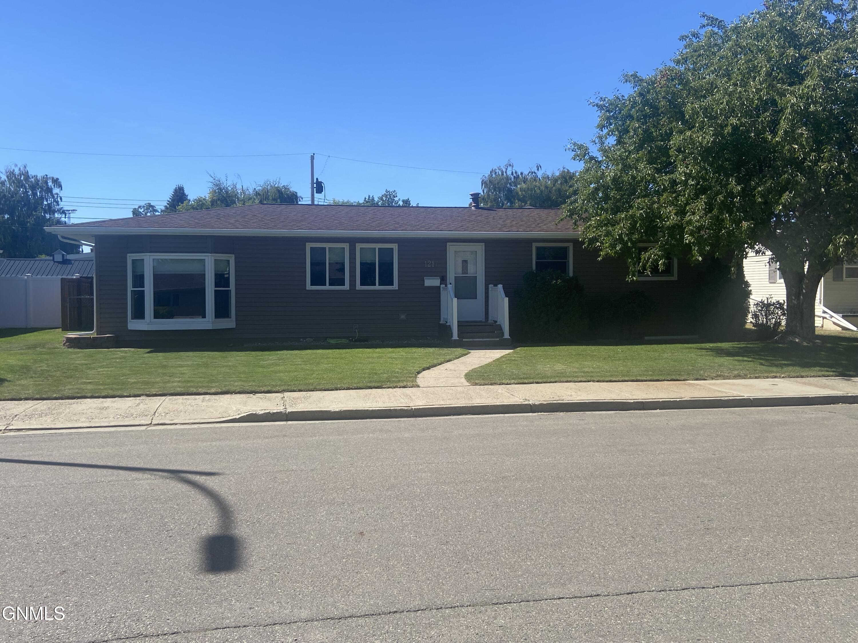 8th Ave, Williston, ND 58801