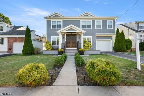 19 Schlosser Dr, Rochelle Park, NJ, 07662-3603 | Card Image