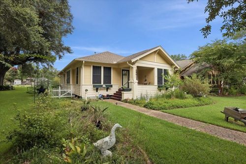 606 W Cherry Ave, Orange, TX, 77630-5152 | Card Image