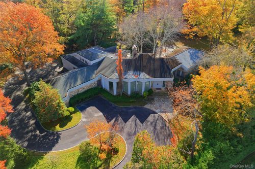 7 Pin Oak Ct, Glen Head, NY, 11545-2813 | Card Image