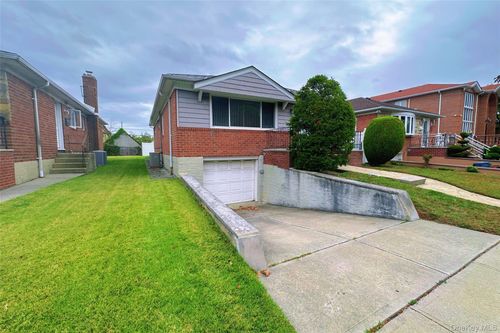 166 16th Ave, Whitestone, NY, 11357-3329 | Card Image