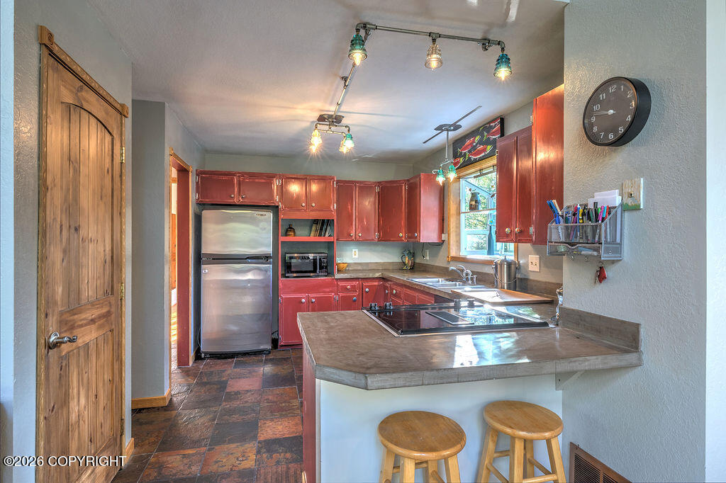 6251 W Tree Dr, Pending in Anchorage - eXp Realty