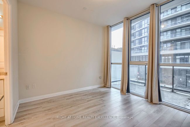 201 - 65 Watergarden Dr, Condo with 3 bedrooms, 2 bathrooms and 1 parking in Mississauga ON | Image 6