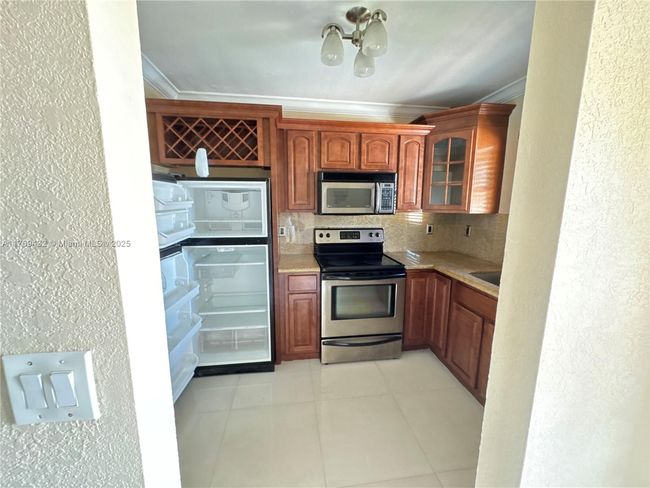 34 - 6565 W 26 Th Dr, Condo with 2 bedrooms, 2 bathrooms and null parking in Hialeah FL | Image 11