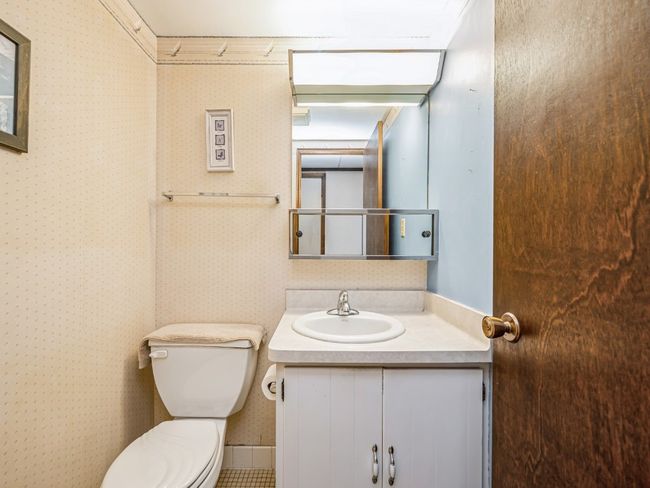 301 1 St St, House other with 3 bedrooms, 4 bathrooms and null parking in Shellsburg IA | Image 21