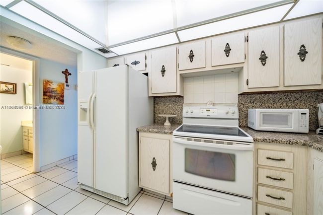 APT-508 - 3800 S Ocean Dr, Condo with 1 bedrooms, 2 bathrooms and null parking in Hollywood FL | Image 15