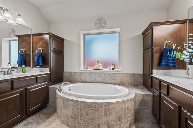 2520 Weeping Beech Ln, House other with 4 bedrooms, 3 bathrooms and 5 parking in Pflugerville TX | Image 16
