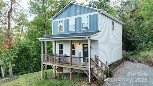 45 Bakers Acres Ln, Leicester, NC, 28748-8820 | Card Image