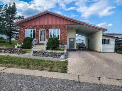 32 Teefy St, House other with 1 bedrooms, 2 bathrooms and 4 parking in Iroquois Falls ON | Image 2