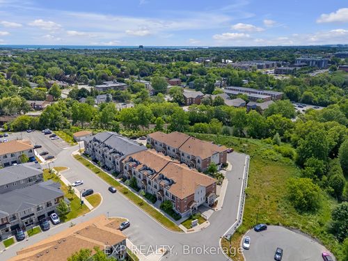 1060 St Hilda'S Way, Whitby, ON, L1N0L3 | Card Image