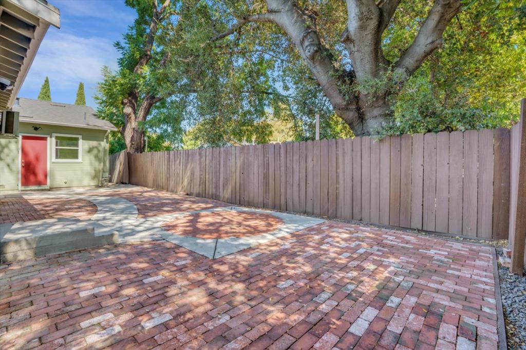 Residential in East Palo Alto 4