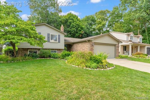 955 Tyndall Dr, Canton, MI, 48187-3828 | Card Image