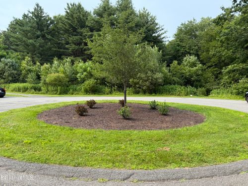 39 Old Farm Ln, Pittsfield, MA, 01201-9157 | Card Image