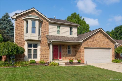 46073 Hollowoode Ln, Macomb, MI, 48044-4638 | Card Image