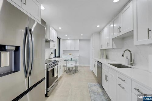 300 Winston Dr, Cliffside Park, NJ, 07010-3236 | Card Image